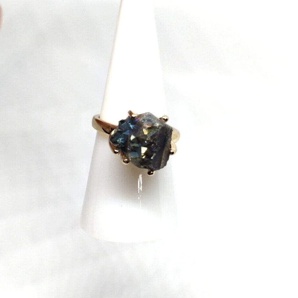 Women's Large Raw Stone Ring Unfinished Iridescent Druzy Gold Tone Size 8 - Picture 2 of 9